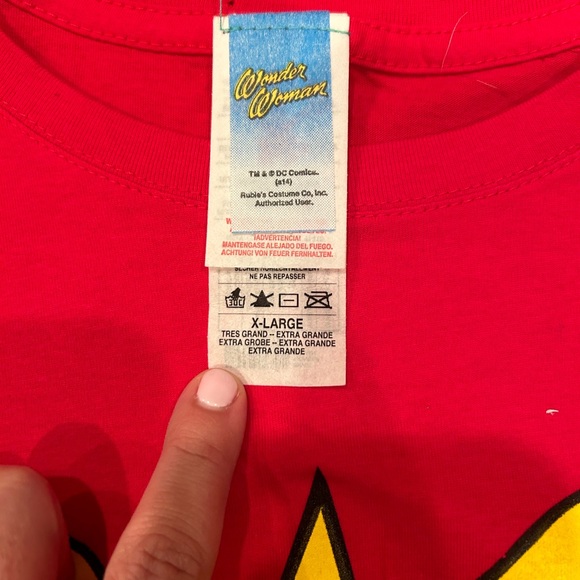 Wonder Woman T-shirt - Picture 3 of 4
